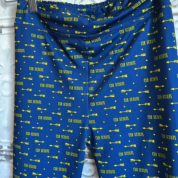 Kids Blue cub scouts Boy Scouts Leggings with Yellow Print - Picture 3 of 4